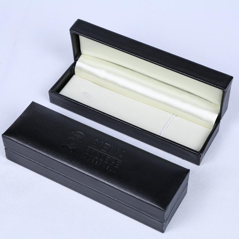 Tavara V-12 suorakaide Leatherette Paperilaatikko 130*20mm useita virkamerkkejä, kynä &kaulakoru jne. mm.155*45*36, paino noin 90g