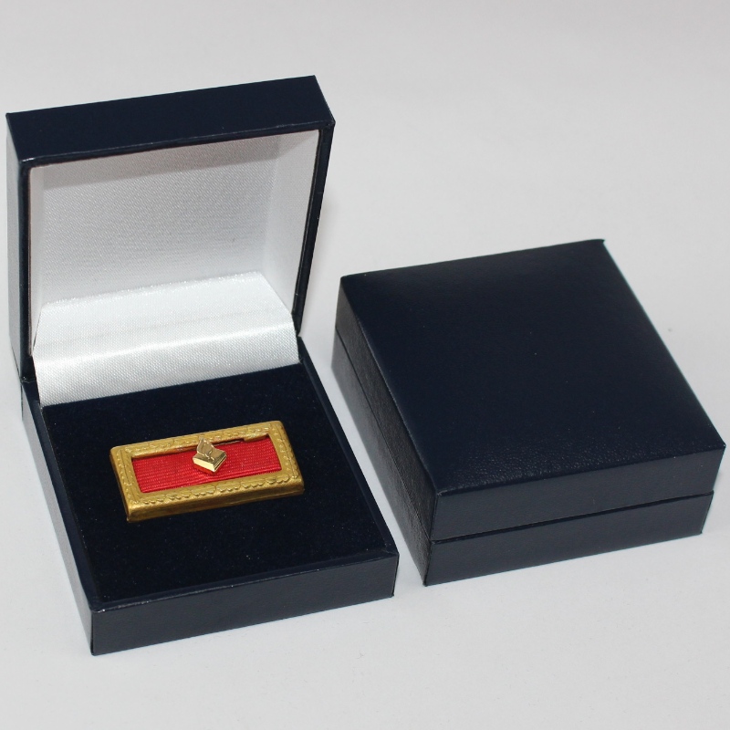 Kohta V-04 neliö PU Leather box for coin&virkamerkki, kalvosinnapit, solmioliitin jne. mm.63*68*28, paino noin 50g